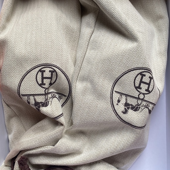 SOLD Authentic Hermès Oran Sandals in Granit Rose - Picture 6 of 8